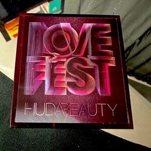 Huda Beauty Love Fest Eyeshadow Palette